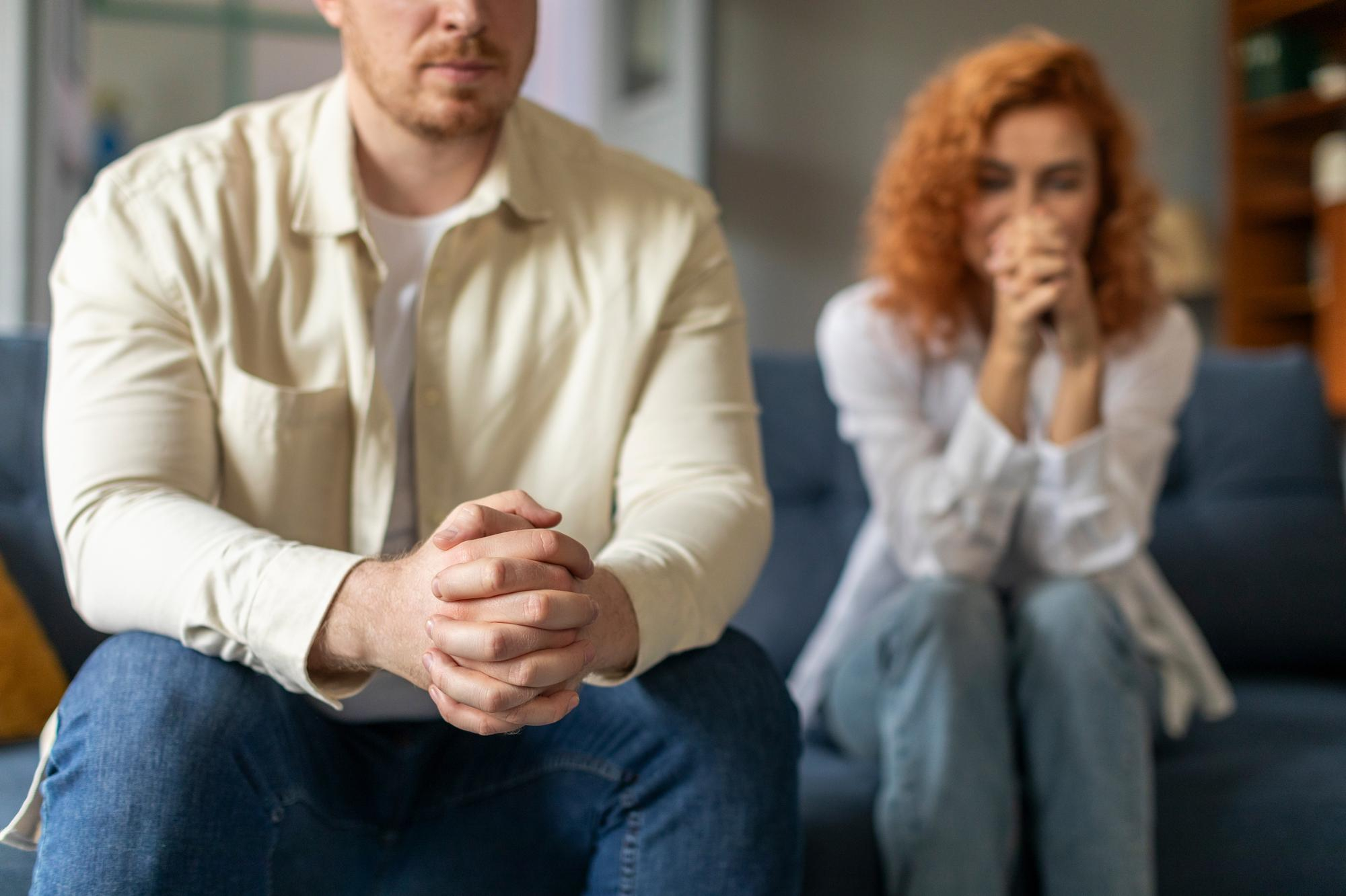 Jak żyć po zdradzie? Jak odbudować zaufanie w związku?