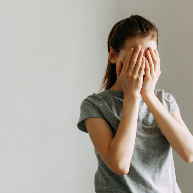 Odczuwanie wstydu za kogoś - Dobre Więzi