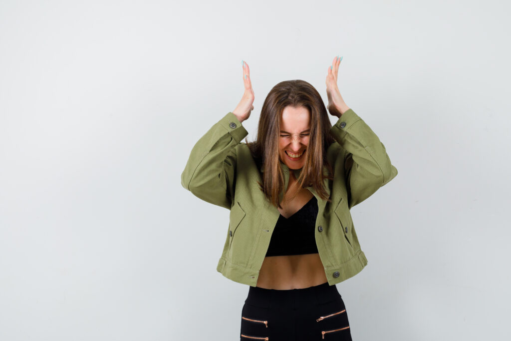 Kobieta denerwuje się bez powodu.