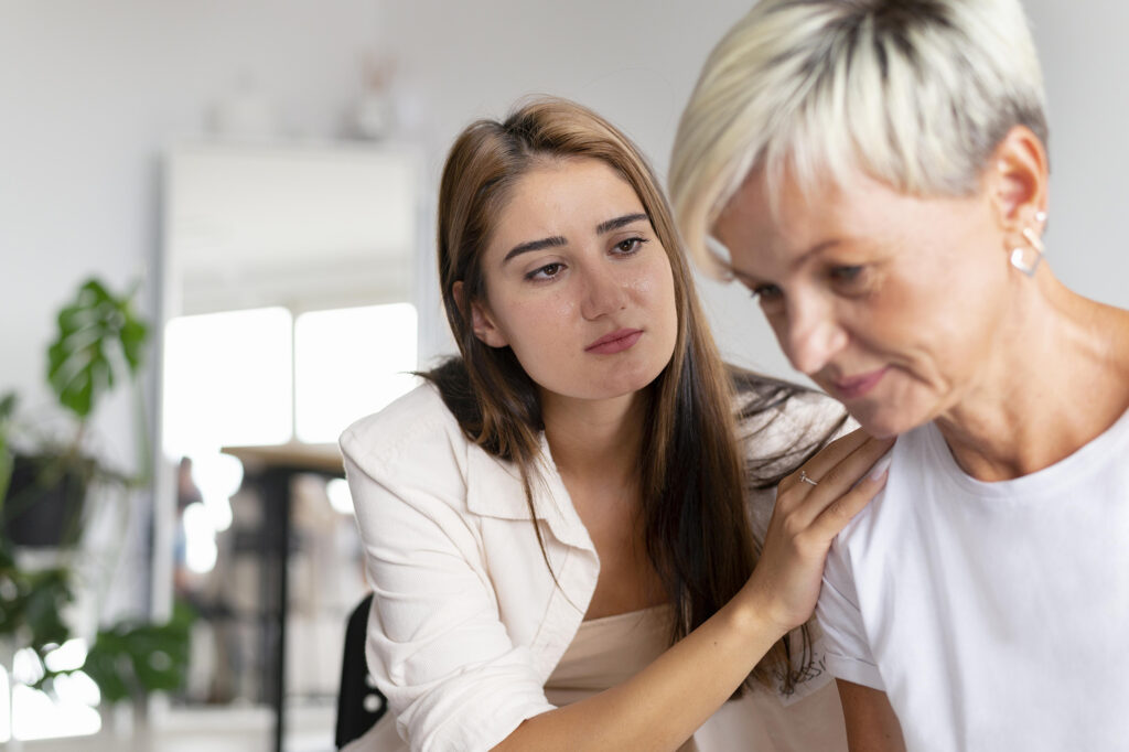 Córka porusza temat nadopiekuńczości z mamą.